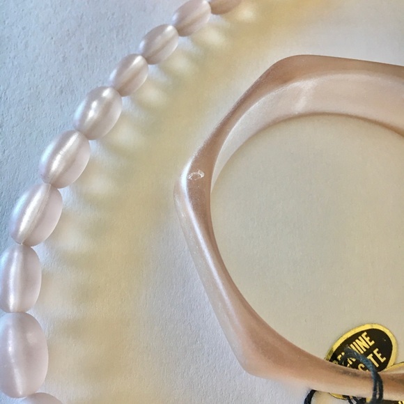 Vintage Genuine Lucite Necklace & Bracelet Set NOS - Picture 6 of 6